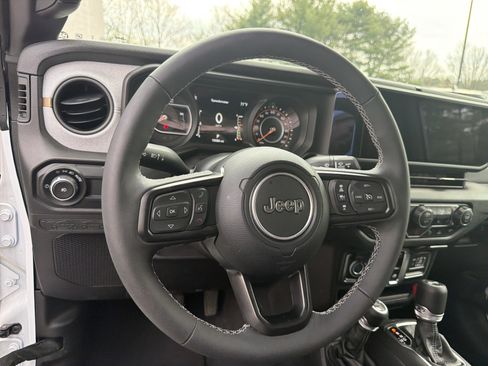 Certified 2025 Jeep Wrangler Sport AWD/4WD image 14