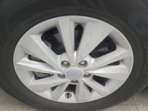 Used 2018 Kia Sedona LX w/ LX Essentials Premium Package FWD image 31