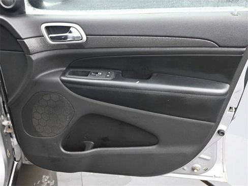 Used 2018 Jeep Grand Cherokee Laredo image 20