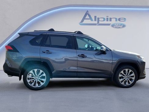 Used 2022 Toyota RAV4 XLE Premium image 6