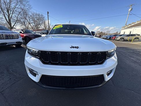 Used 2024 Jeep Grand Cherokee Limited w/ Black Appearance Package image 17