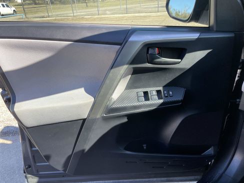 Used 2014 Toyota RAV4 LE image 29