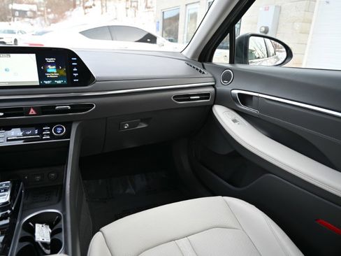 Used 2023 Hyundai Sonata Limited w/ Preferred Accessory Package image 15