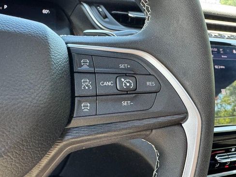 Used 2024 Jeep Grand Cherokee Laredo X AWD/4WD image 19