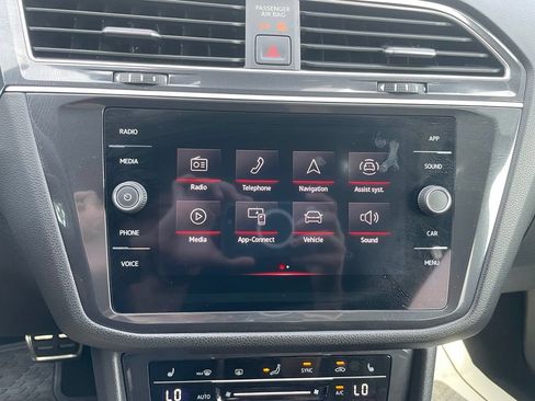 Used 2024 Volkswagen Tiguan SE R-Line AWD/4WD image 30