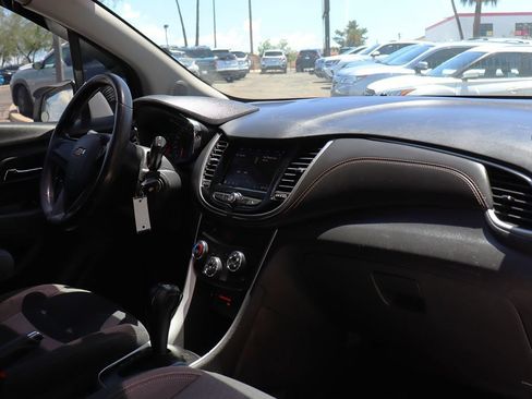 Used 2020 Chevrolet Trax LS FWD image 35
