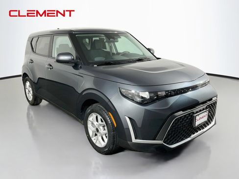 Used 2025 Kia Soul LX w/ LX Technology Package FWD image 3