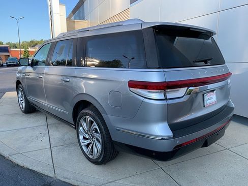 Used 2023 Lincoln Navigator L Reserve AWD/4WD image 3