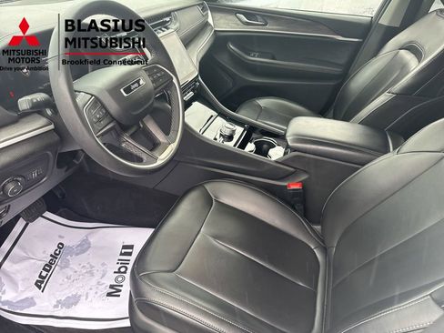 Used 2023 Jeep Grand Cherokee L Limited w/ Black Appearance Package image 20