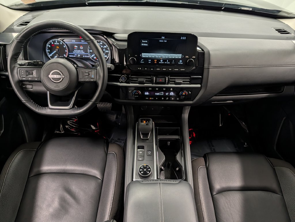 Used 2023 Nissan Pathfinder SL AWD/4WD image 23