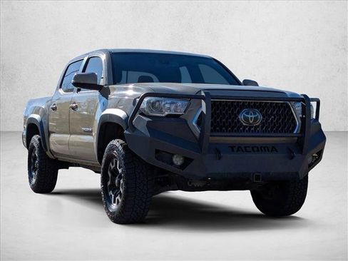 Used 2019 Toyota Tacoma TRD Off-Road AWD/4WD image 3