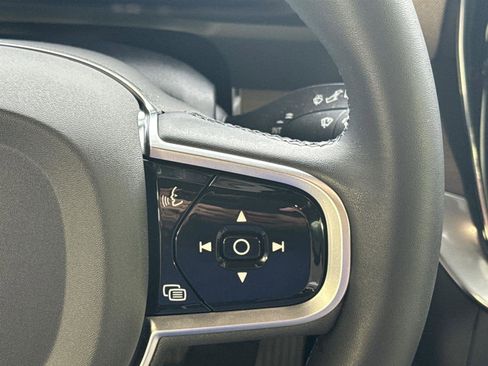 Used 2025 Volvo XC90 T8 Plus image 27