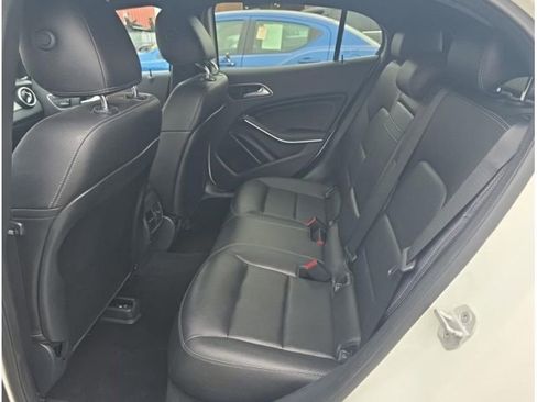 Used 2017 Mercedes-Benz GLA 250 4MATIC w/ Premium Package image 8