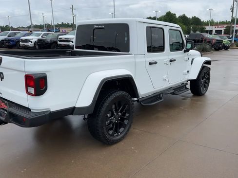 Used 2025 Jeep Gladiator Sport AWD/4WD image 7