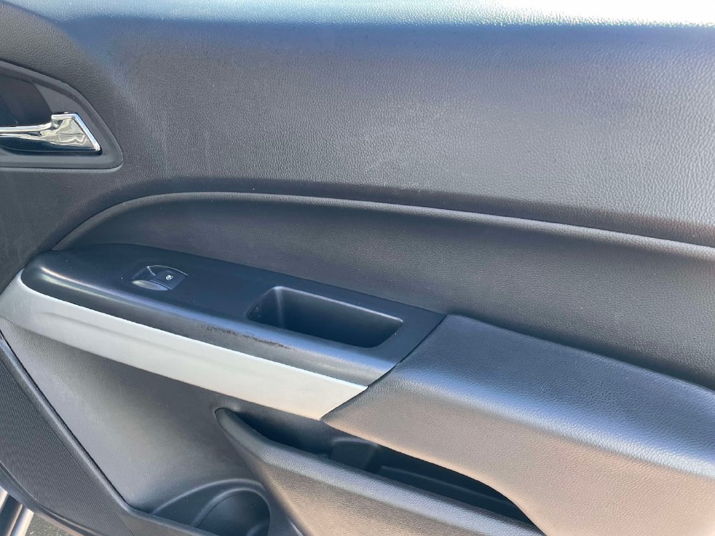 Used 2018 Chevrolet Colorado LT w/ LT Convenience Package RWD image 9