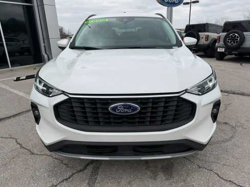 Used 2024 Ford Escape SE FWD image 2
