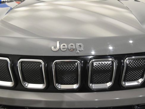 Used 2022 Jeep Compass Limited AWD/4WD image 9