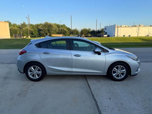 Used 2017 Chevrolet Cruze LT w/ Convenience Package FWD image 25