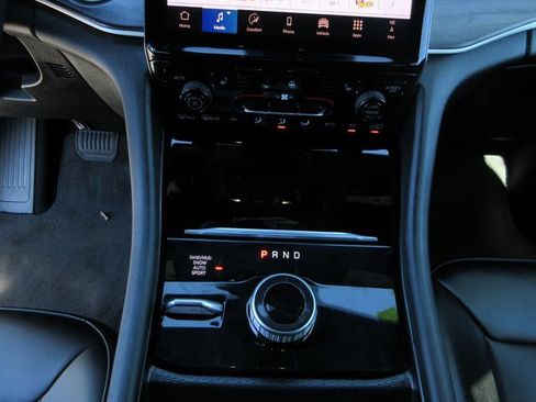 Used 2024 Jeep Grand Cherokee Limited image 23