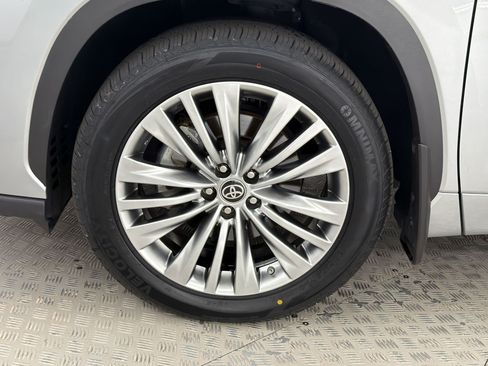 Used 2023 Toyota Highlander Platinum FWD image 13