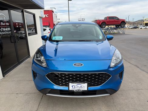 Used 2020 Ford Escape SE image 3
