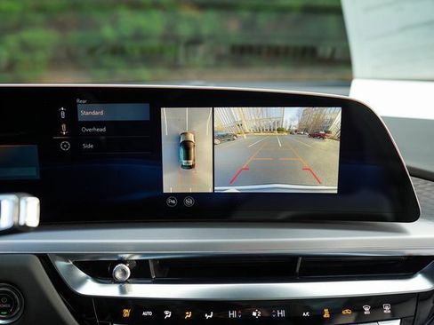 Used 2025 Cadillac Lyriq Luxury image 33