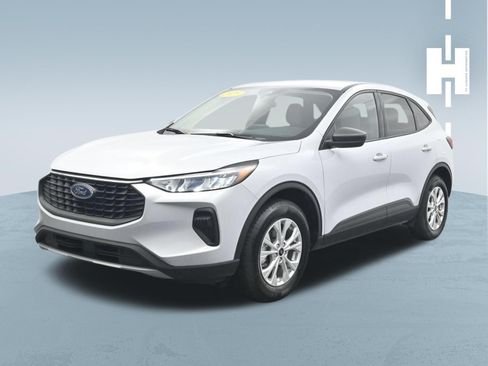 Used 2025 Ford Escape Active w/ Cold Weather Package AWD/4WD image 1