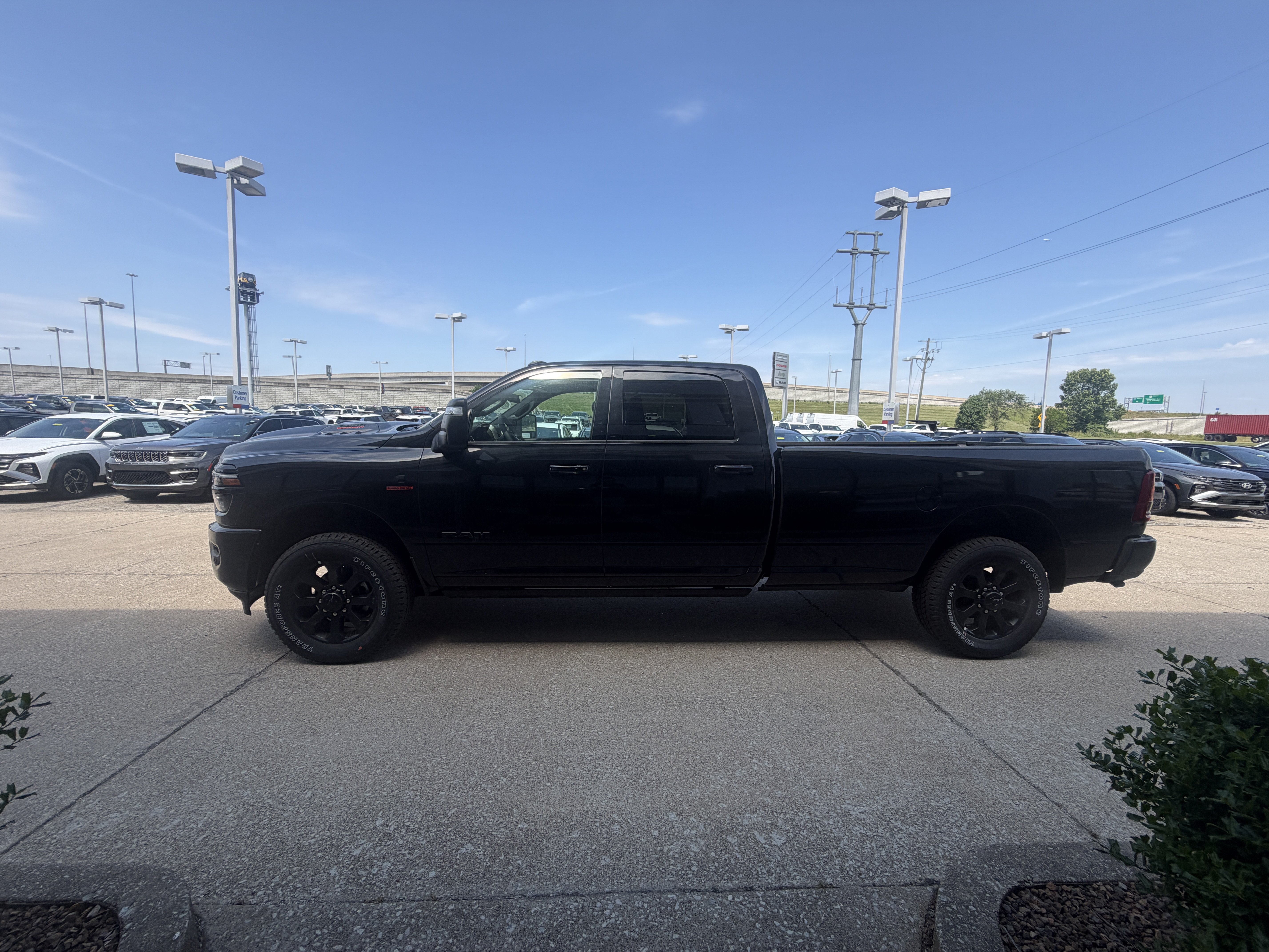 New 2026 RAM 3500 Laramie AWD/4WD image 13