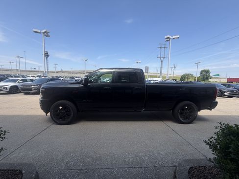New 2026 RAM 3500 Laramie AWD/4WD image 13