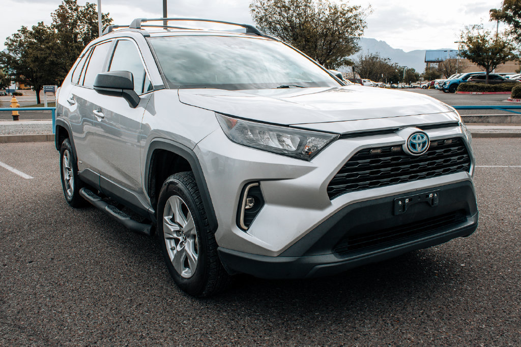 Used 2022 Toyota RAV4 LE AWD/4WD image 1