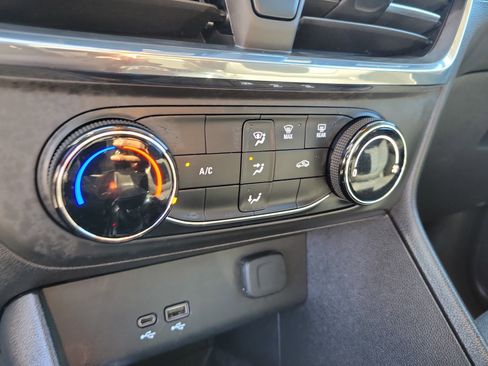 Used 2025 Buick Encore GX Preferred image 27