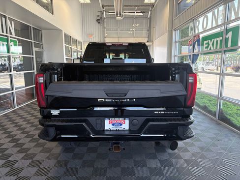 Used 2024 GMC Sierra 2500 Denali Ultimate AWD/4WD image 7