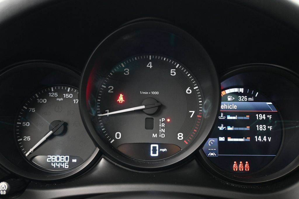 Certified 2024 Porsche Macan AWD/4WD image 34