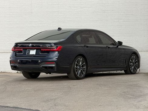 Used 2022 BMW M760i xDrive w/ Luxury Rear Seating Package AWD/4WD image 9