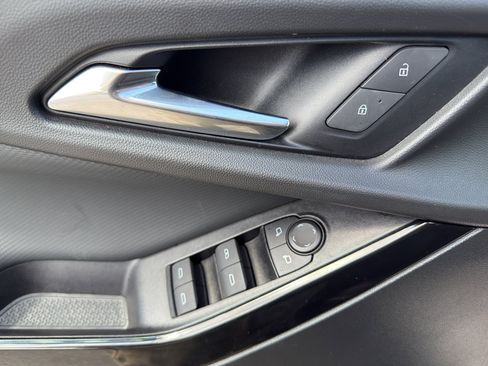 Used 2025 Chevrolet Equinox LT w/ Convenience Package II image 12