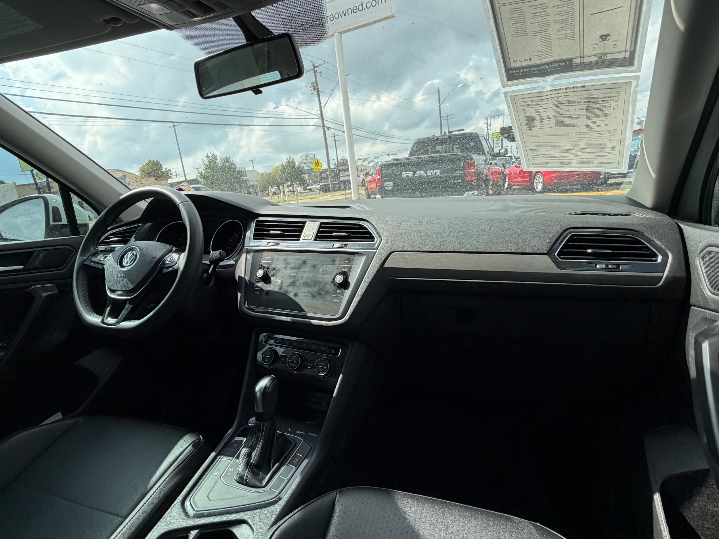 Used 2021 Volkswagen Tiguan SE FWD image 12