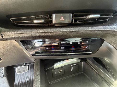 Used 2022 Buick Envision Essence w/ Sport Touring Package AWD/4WD image 24