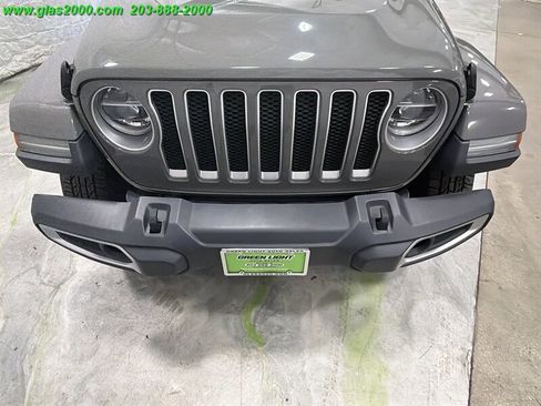 Used 2018 Jeep Wrangler Unlimited Sahara AWD/4WD image 18