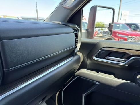 Used 2025 Chevrolet Silverado 2500 LT w/ Trail Boss Package AWD/4WD image 25