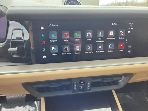 Used 2024 Porsche Cayenne Coupe image 17