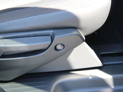 Used 2025 Nissan Pathfinder SL image 33