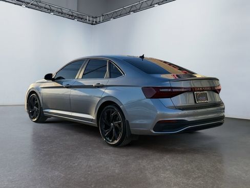 Used 2025 Volkswagen Jetta SE image 7