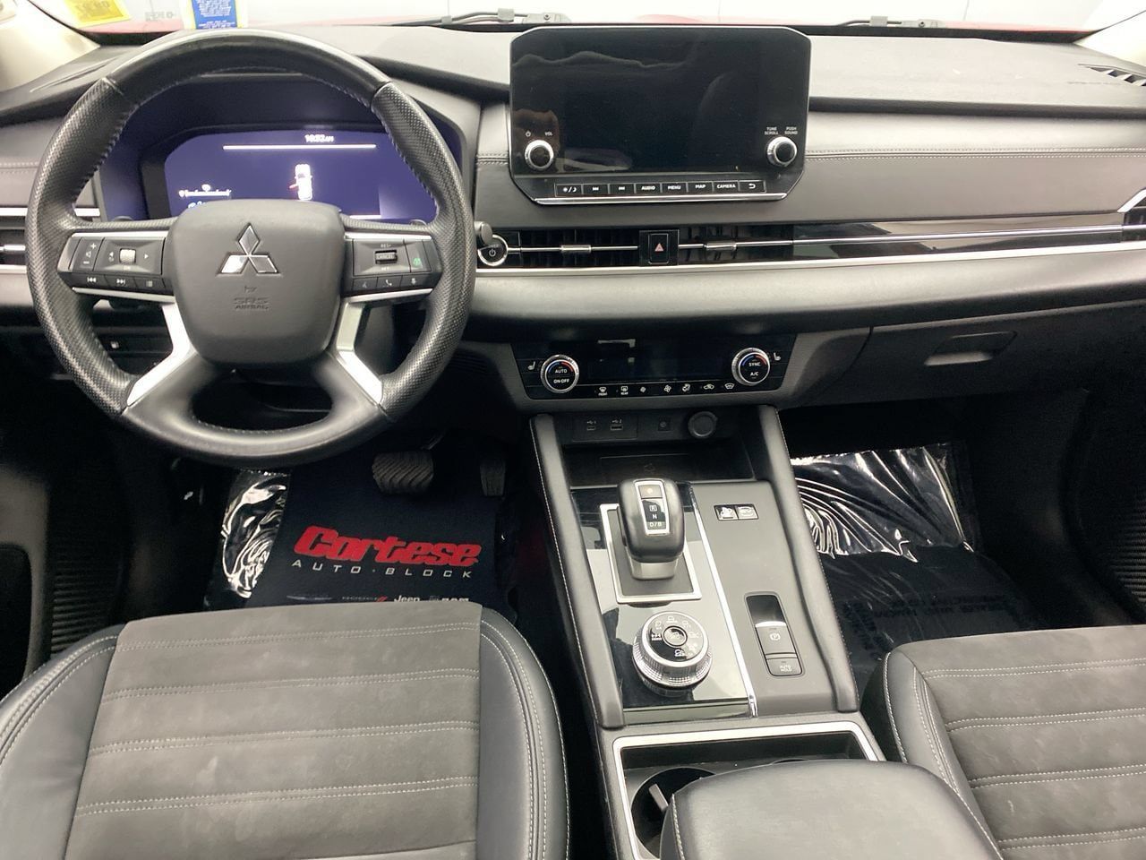 Used 2023 Mitsubishi Outlander SE AWD/4WD image 15