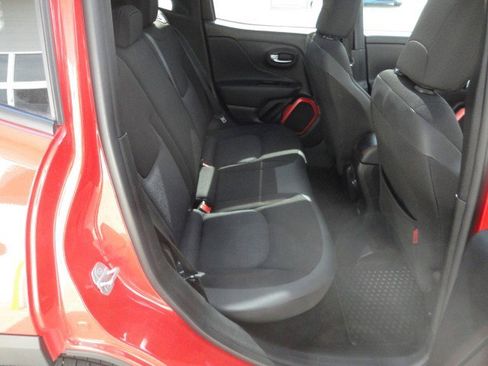 Used 2018 Jeep Renegade Trailhawk w/ Cold Weather Group II image 17