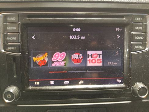 Used 2017 Volkswagen Jetta SE FWD image 25