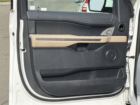 Used 2023 Ford Expedition Max XLT image 23