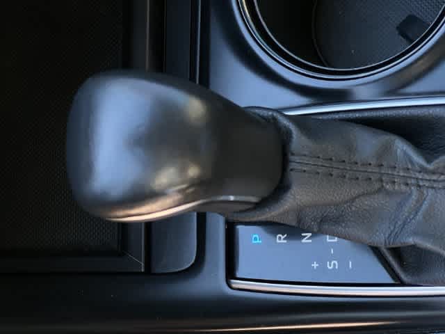 Used 2020 Toyota Camry SE w/ Convenience Package FWD image 16
