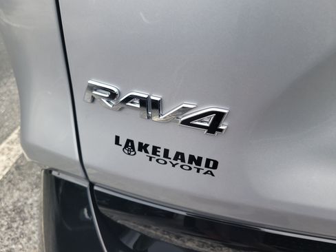 Used 2025 Toyota RAV4 XSE AWD/4WD image 9