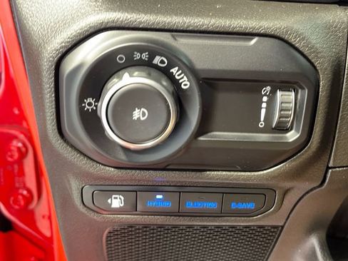 Used 2023 Jeep Wrangler Unlimited Sahara w/ Cold Weather Group AWD/4WD image 17