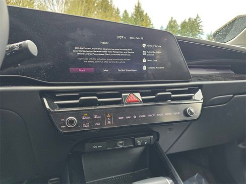 Used 2023 Kia Niro EX Touring image 4